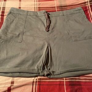 Como Vintage Olive Green Shorts
